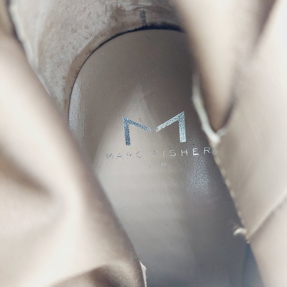 NEW Marc Fisher Tan Larry Faux Suede Pointed Toe Block Heel Ankle Booties M858 - Picture 9 of 11